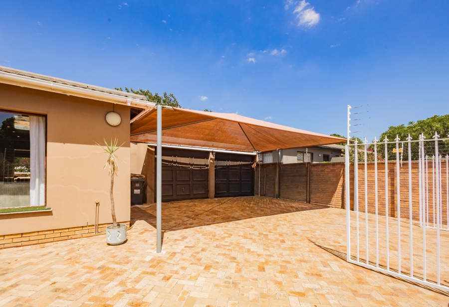 4 Bedroom Property for Sale in Table View Western Cape